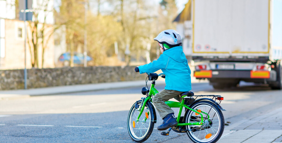 Pojke cyklar